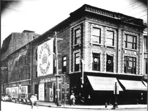 6th Street view of Chatterton's